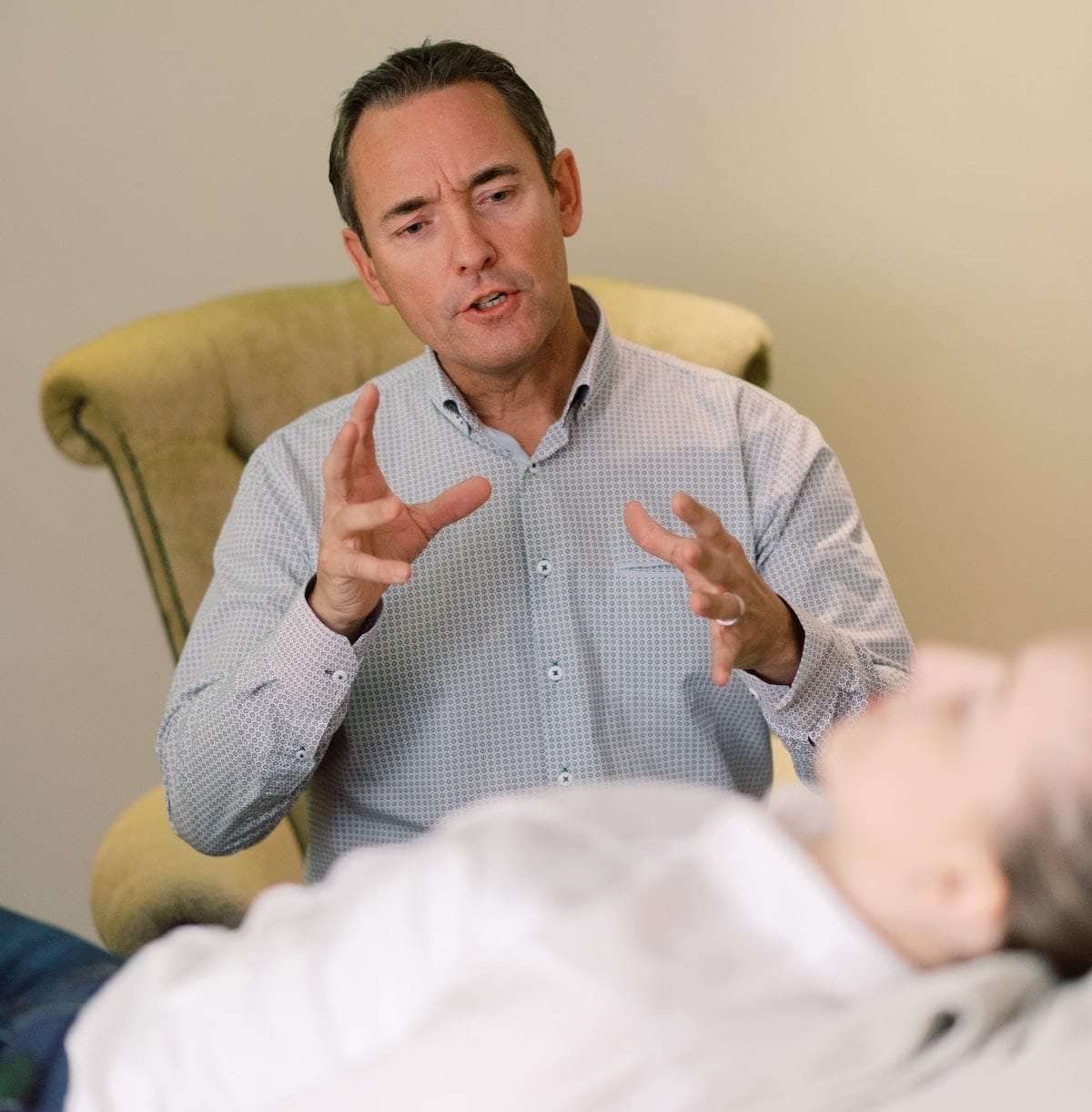 How to become a trauma therapist in california